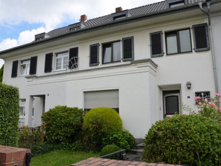 KÖLN-BRAUNSFELD, REIHENMITTELHAUS IM PAULIVIERTEL