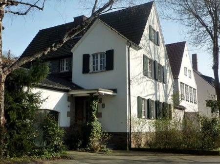 KÖLN-JUNKERSDORF, EINFAMILIENHAUS